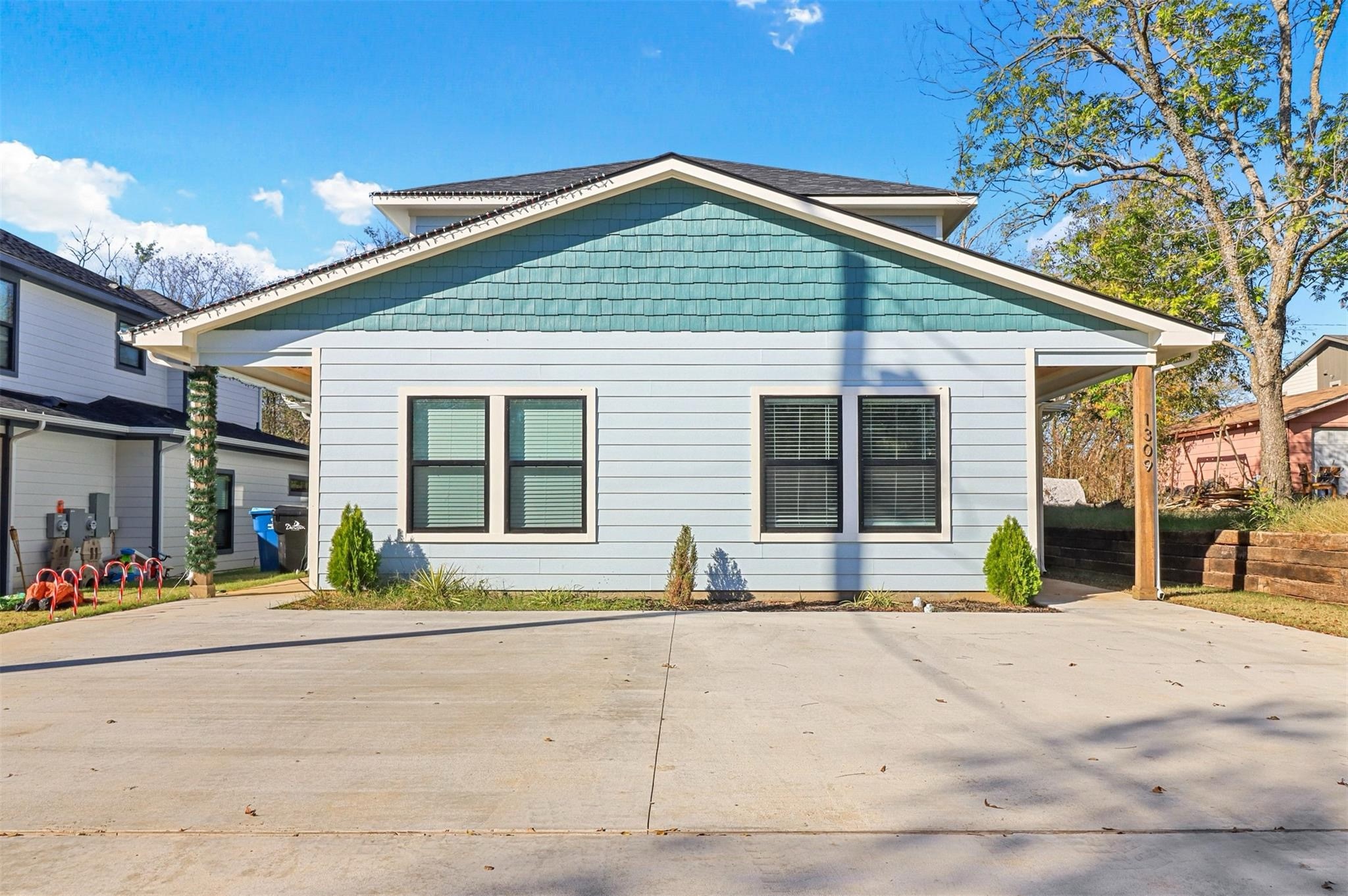 1309 S 5th Avenue Denison TX 75021