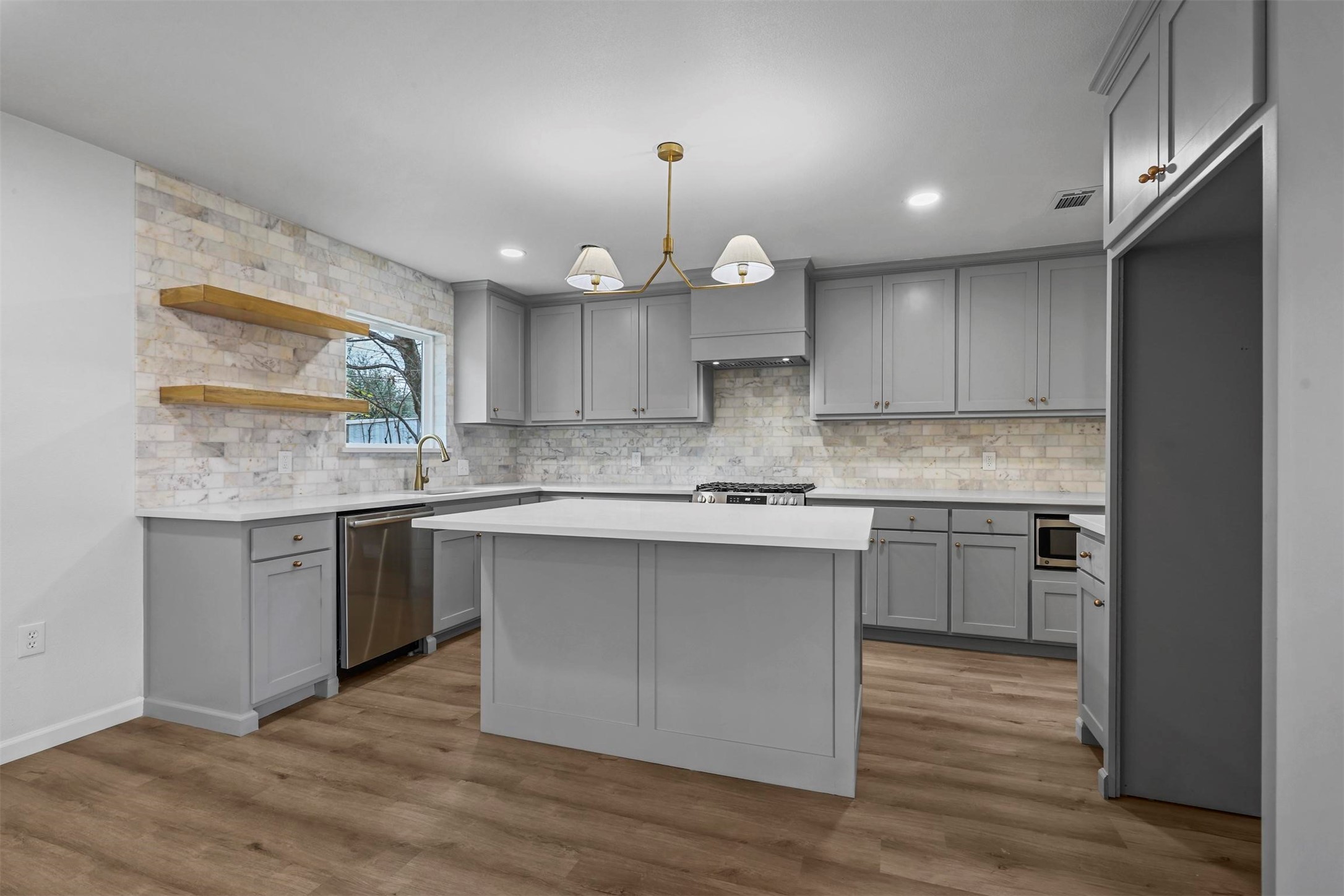 5832 Tracyne Drive Westworth Village TX 76114