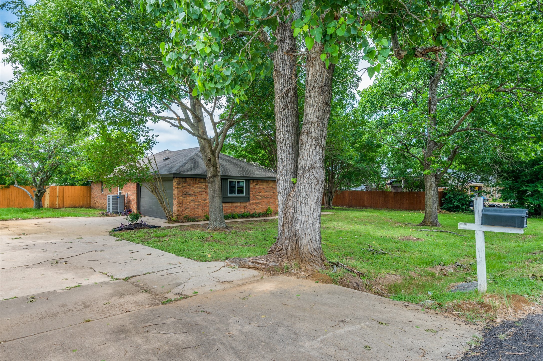 402 Country Meadow Drive Mansfield TX 76063