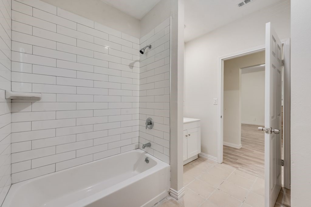 2704 Rosen Avenue Fort Worth TX 76164