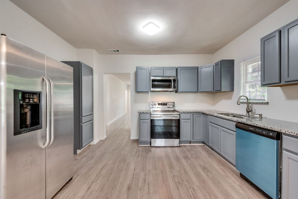 2704 Rosen Avenue Fort Worth TX 76164