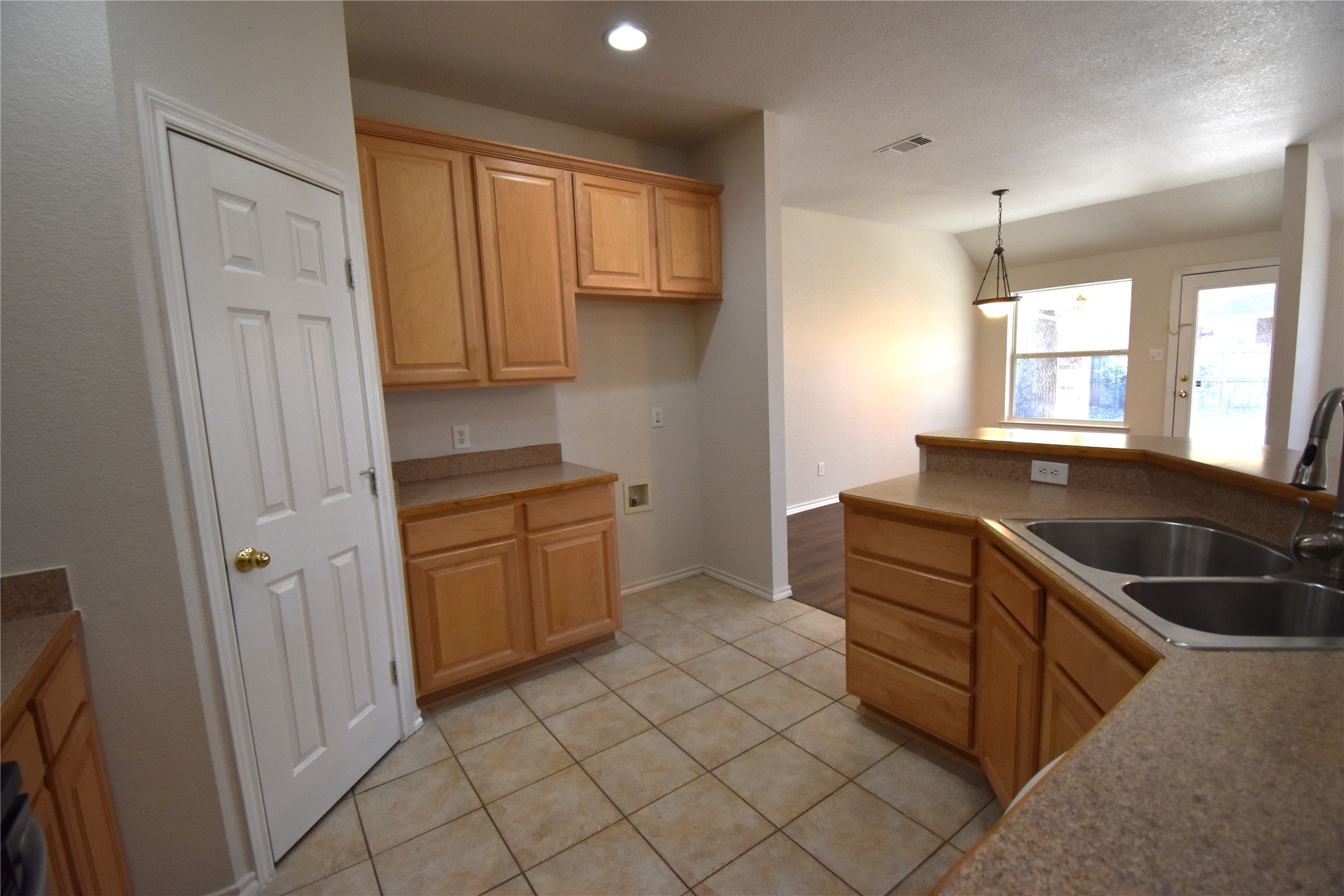 808 Royal Oak Lane Burleson TX 76028