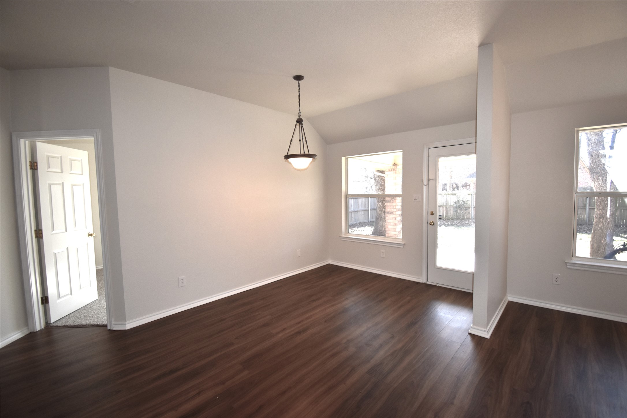 808 Royal Oak Lane Burleson TX 76028