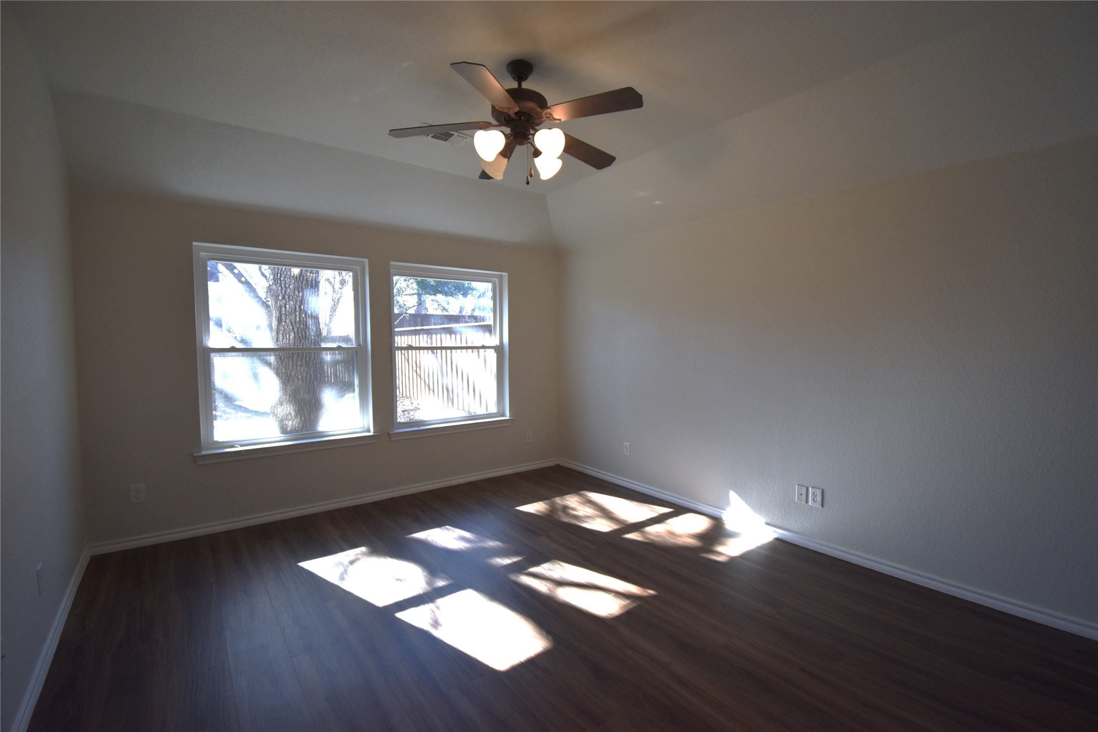 808 Royal Oak Lane Burleson TX 76028