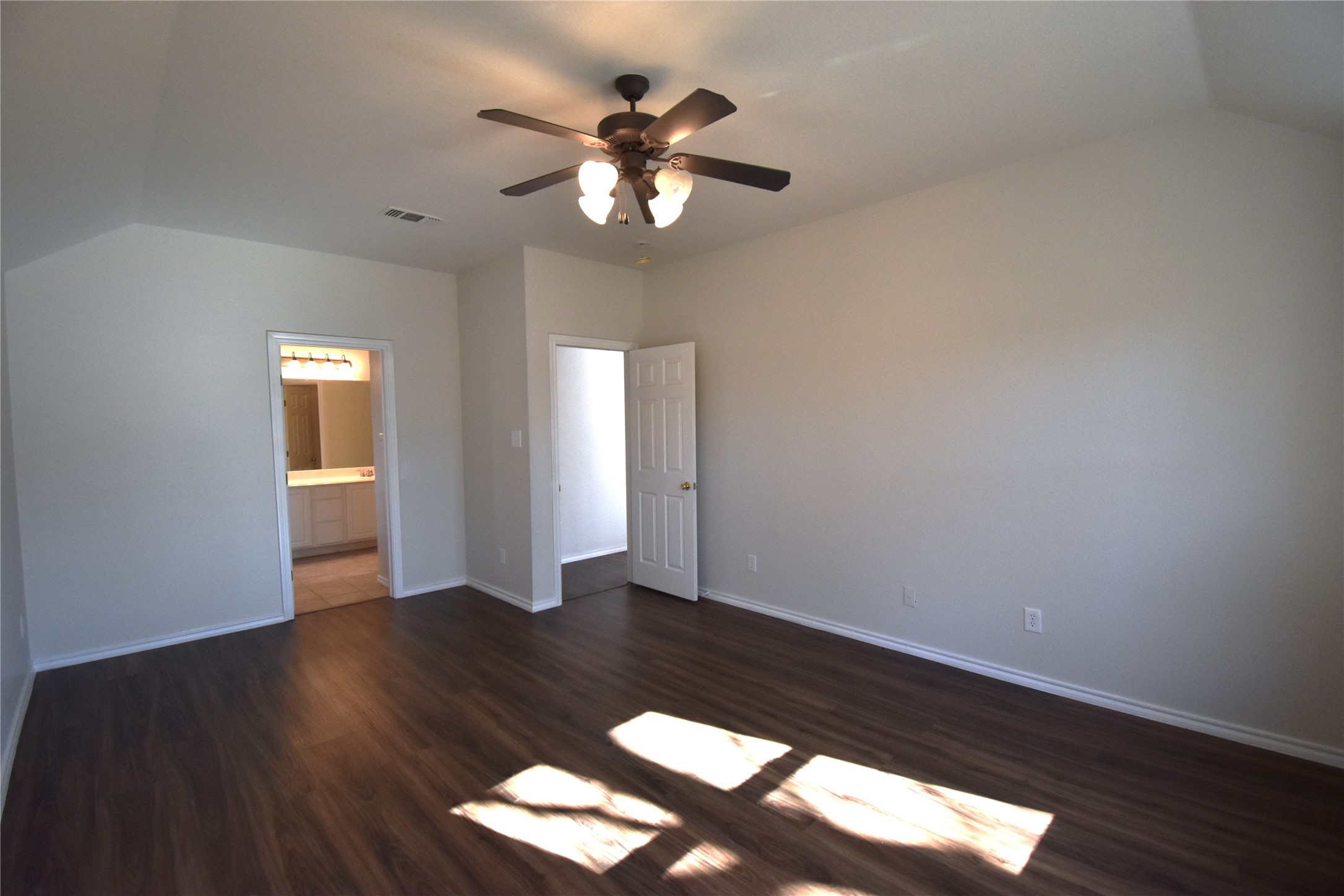 808 Royal Oak Lane Burleson TX 76028