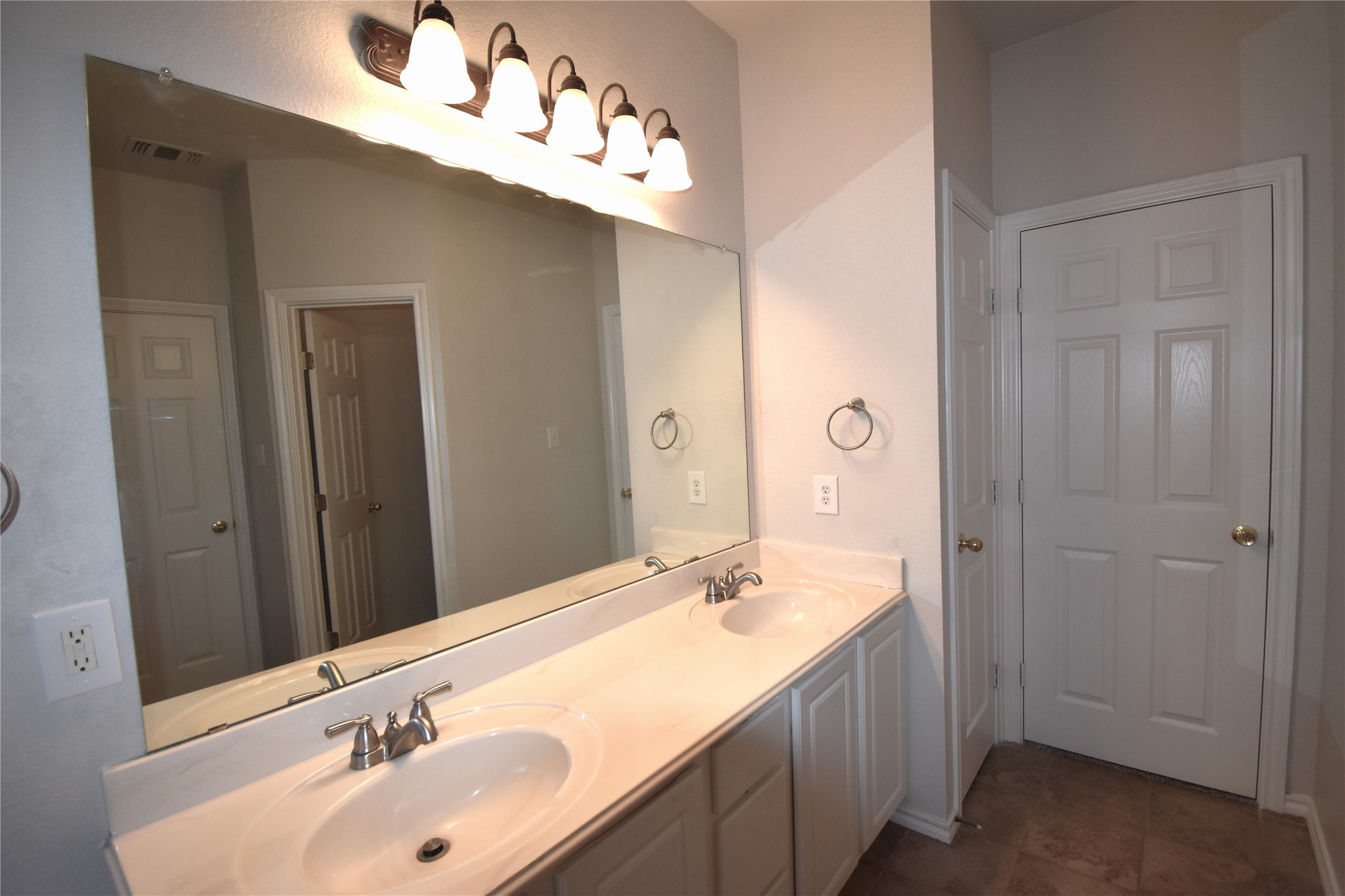 808 Royal Oak Lane Burleson TX 76028