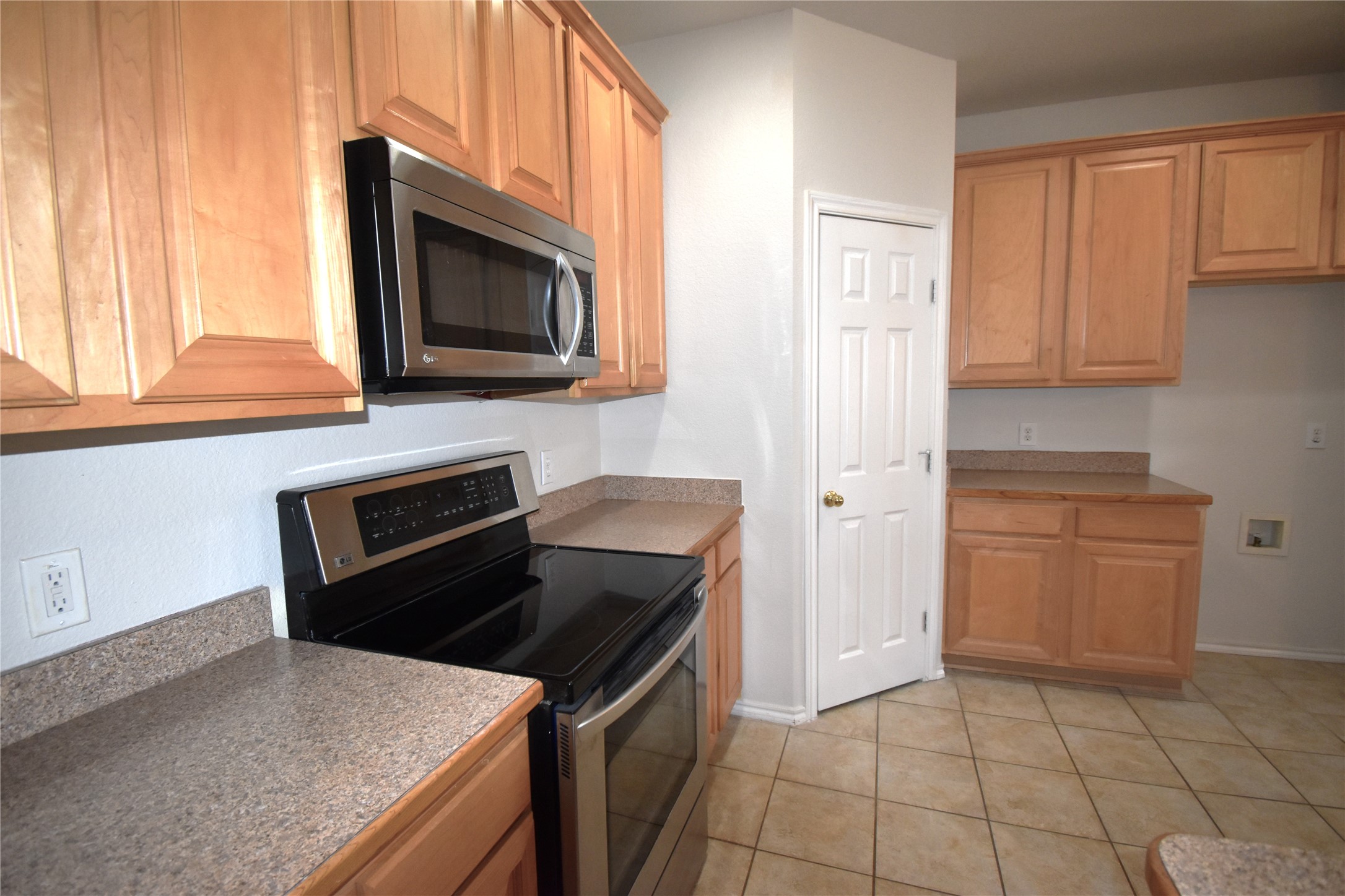 808 Royal Oak Lane Burleson TX 76028