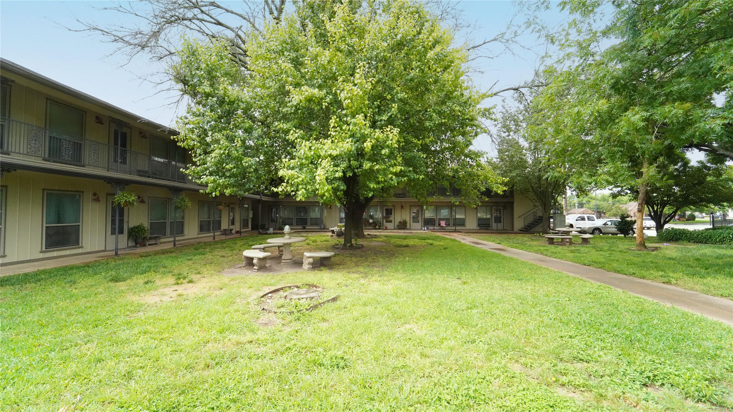 202 E Oak Street Weatherford TX 76086