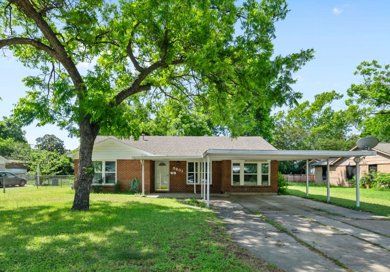 5601 N Schilder Drive River Oaks TX 76114