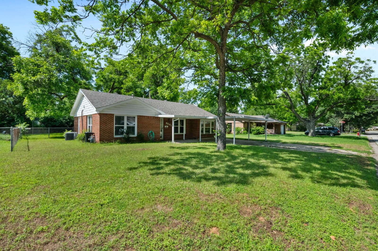 5601 N Schilder Drive River Oaks TX 76114
