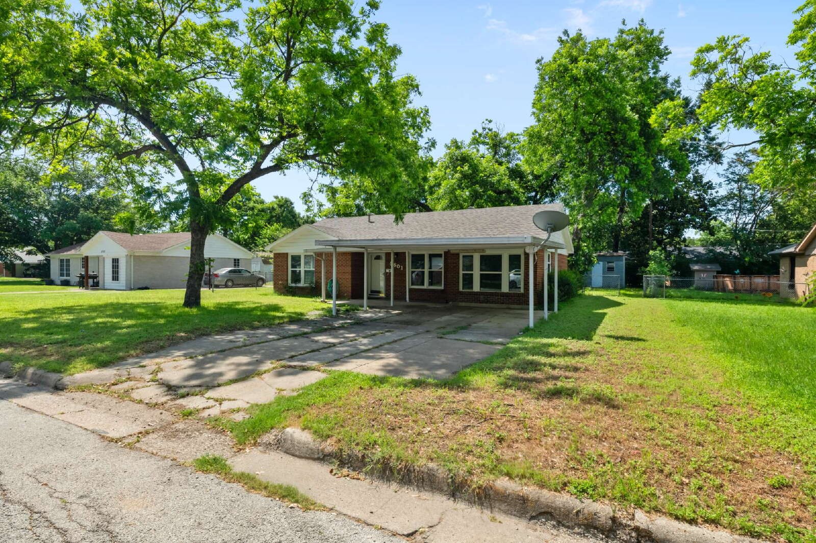 5601 N Schilder Drive River Oaks TX 76114