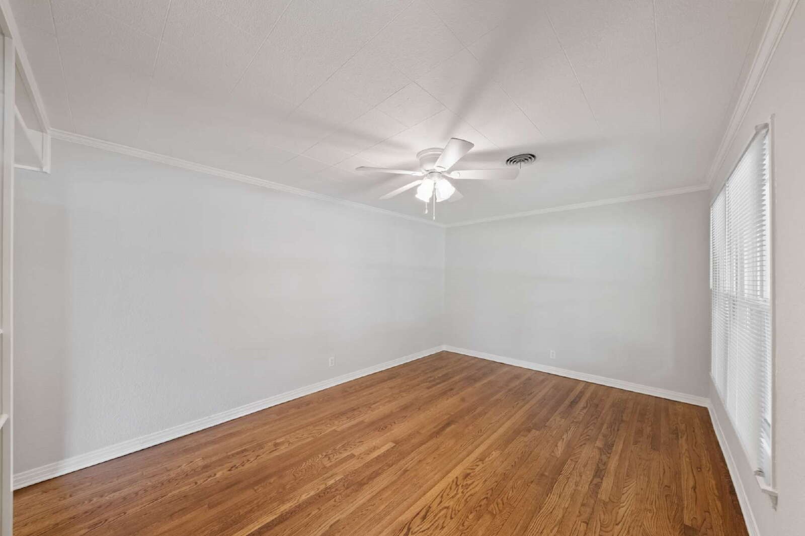 5601 N Schilder Drive River Oaks TX 76114