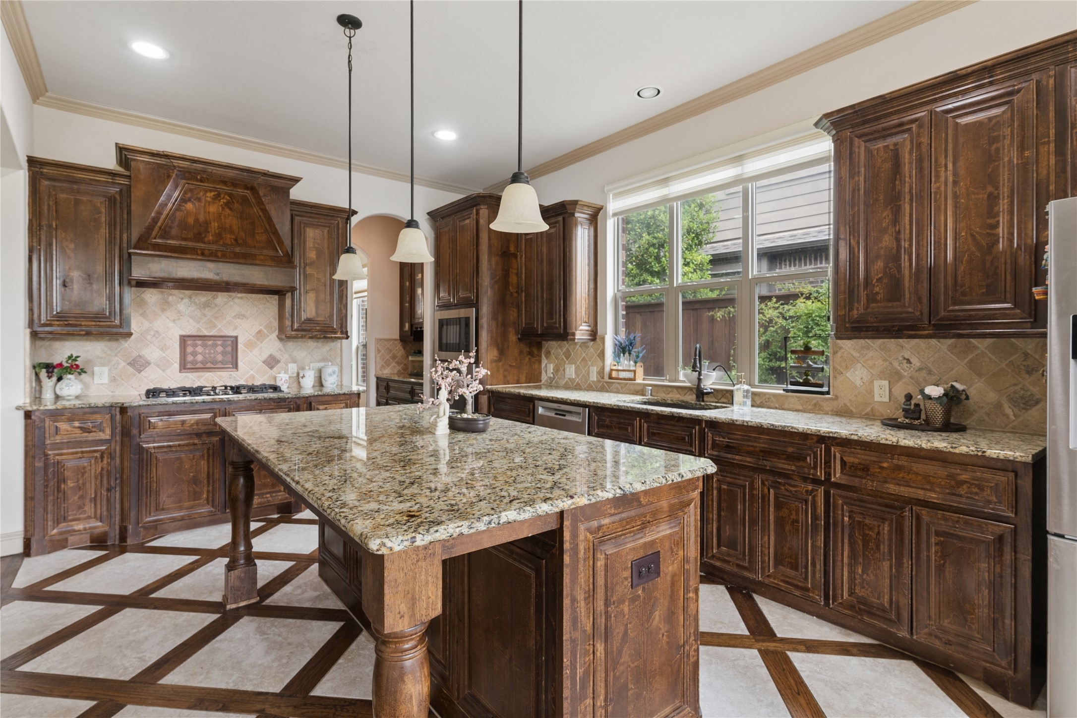 8212 Oakwood Plano TX 75024