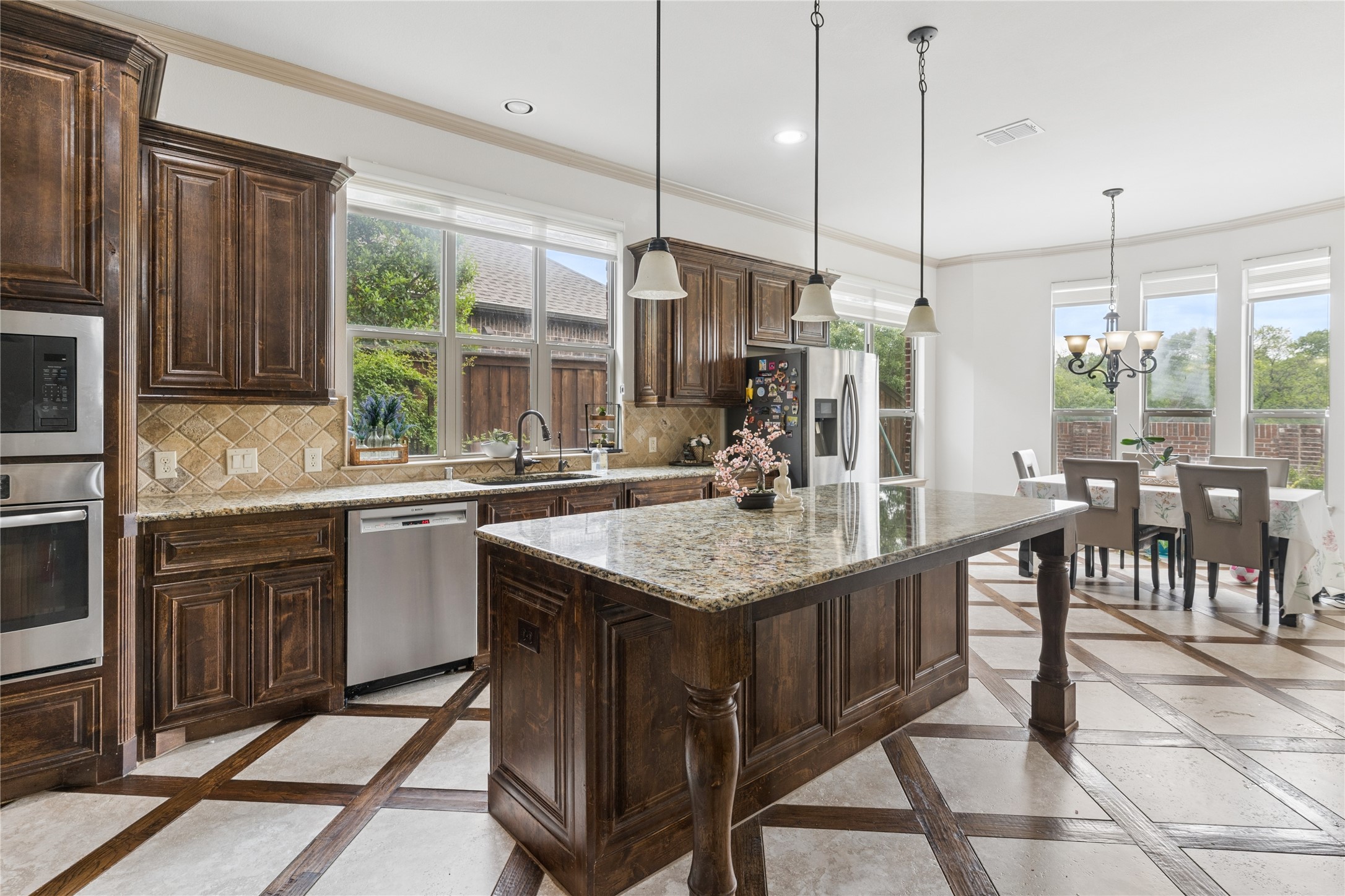 8212 Oakwood Plano TX 75024