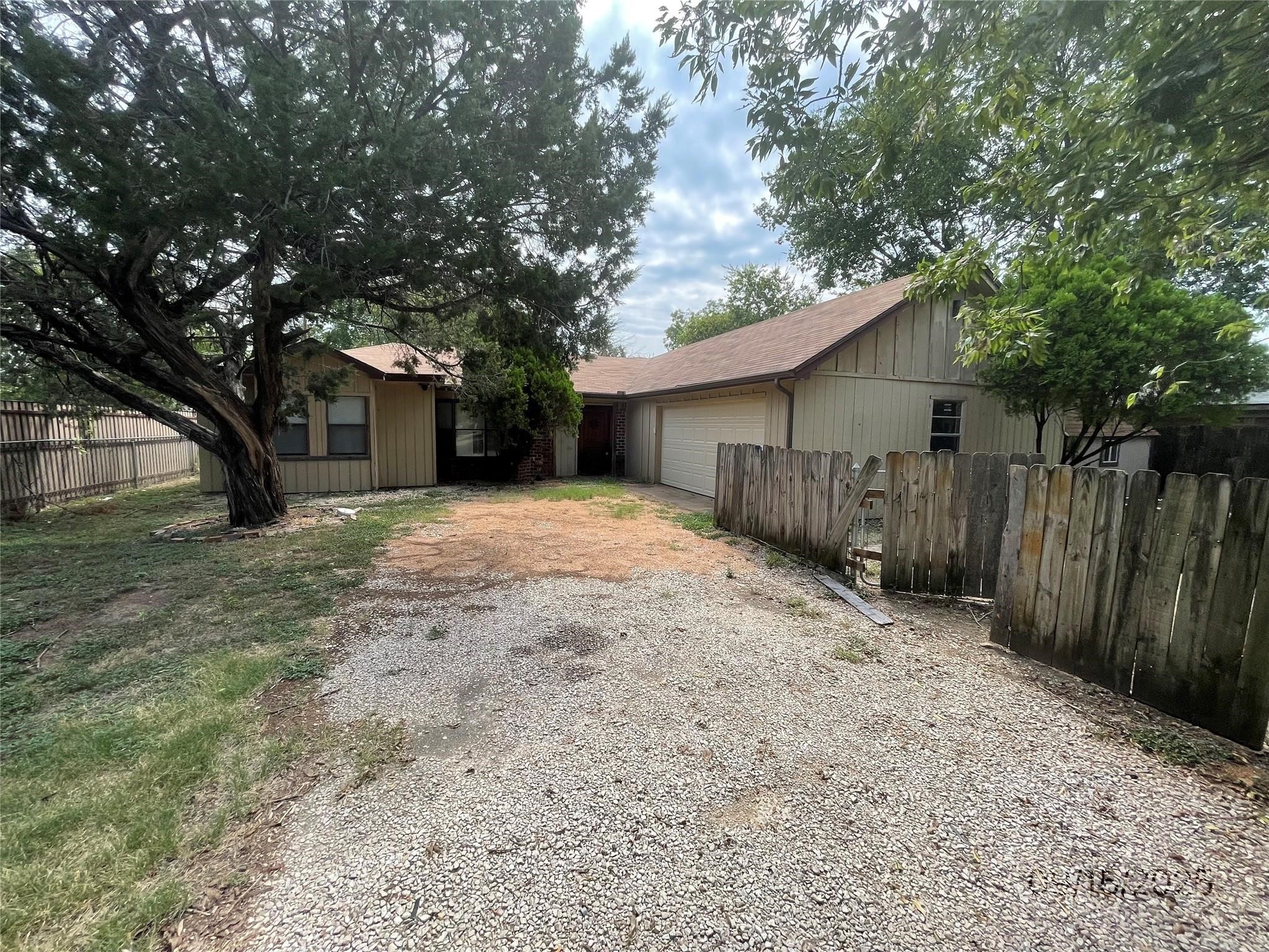 2620 Roberts Cut Off Sansom Park TX 76114