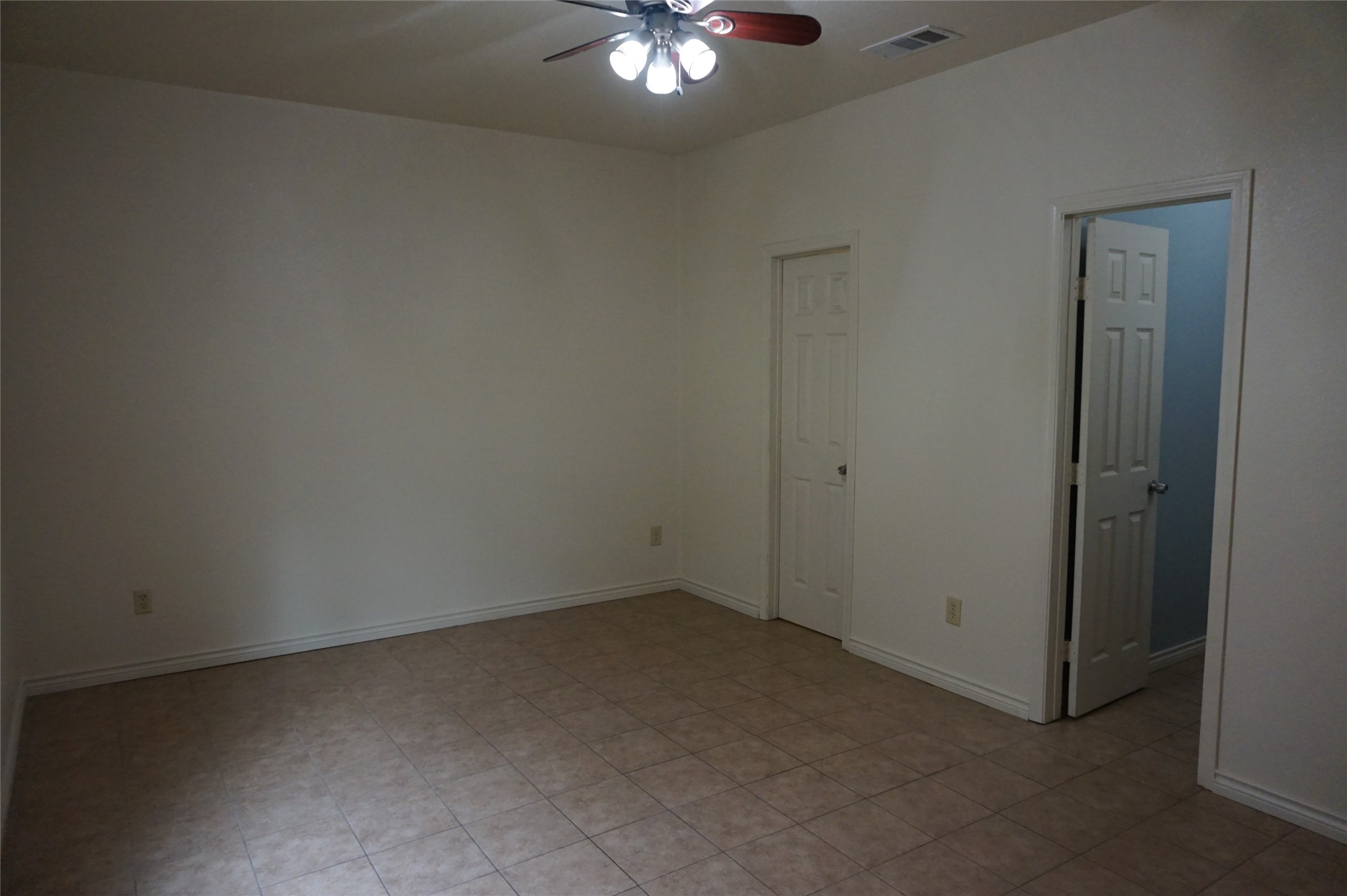2611 Fernwood Avenue Dallas TX 75216