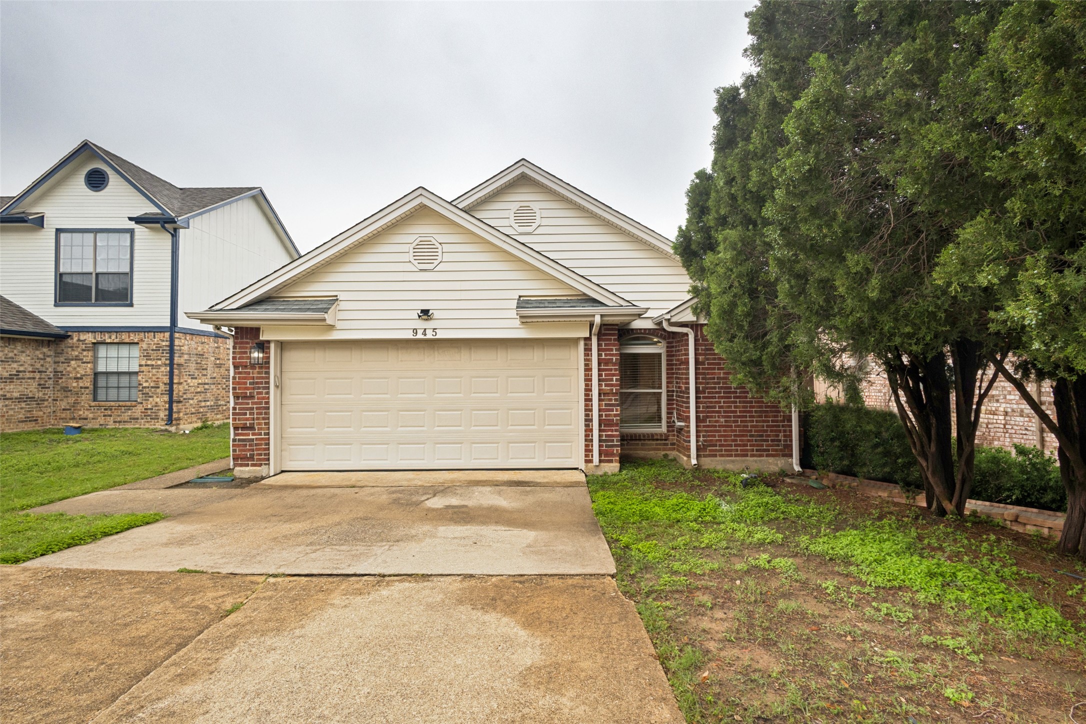 945 Ramblewood Drive Lewisville TX 75067