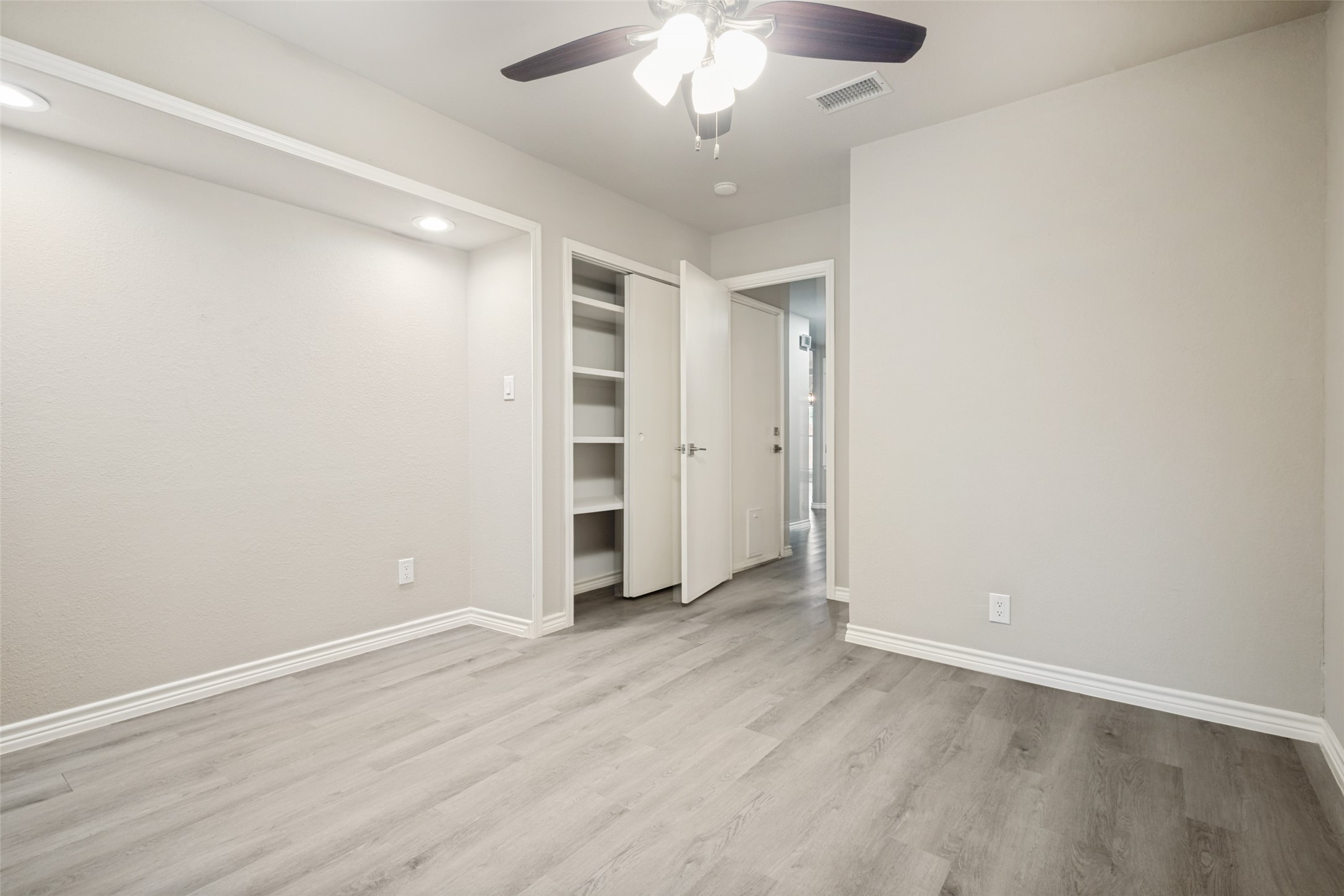 945 Ramblewood Drive Lewisville TX 75067