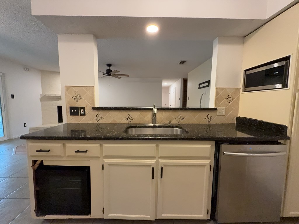 6415 Elm Springs Drive Arlington TX 76001