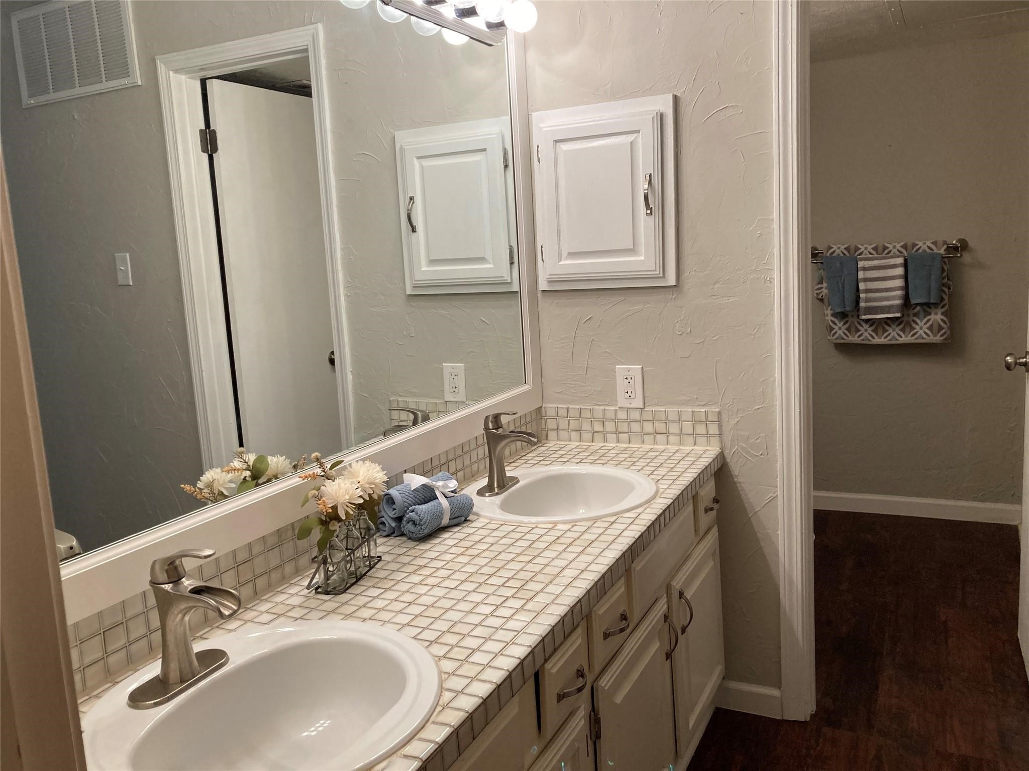 18240 Midway Road Dallas TX 75287