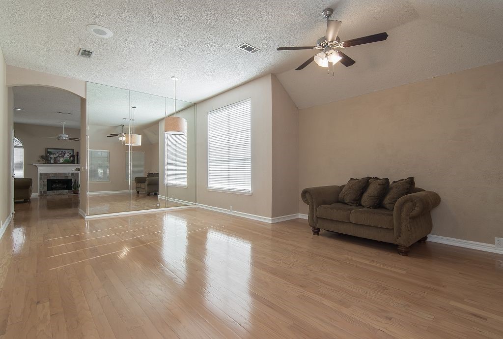 10212 Waters Drive Irving TX 75063
