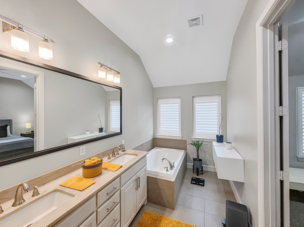 15850 Quorum Drive Addison TX 75001