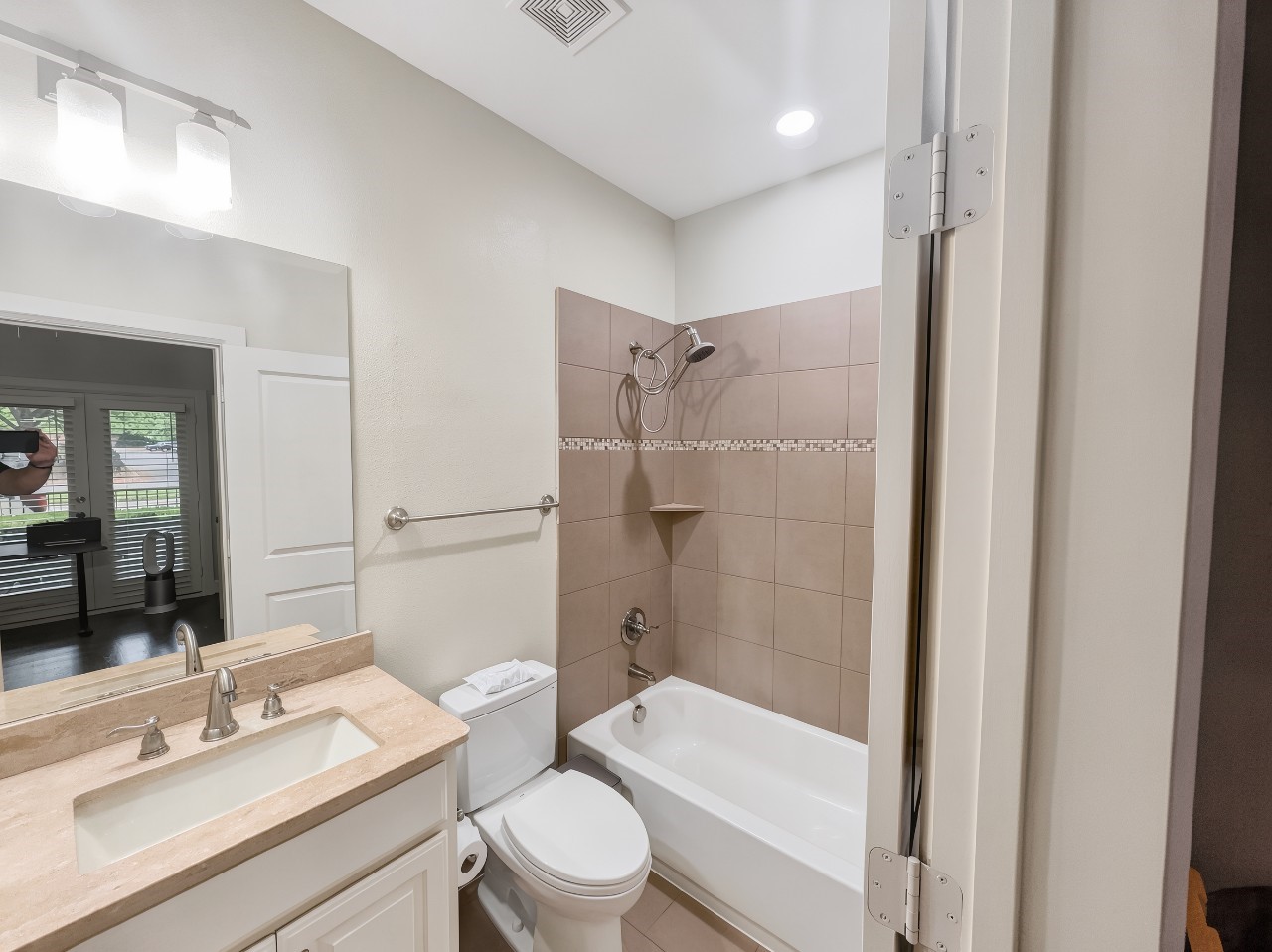 15850 Quorum Drive Addison TX 75001