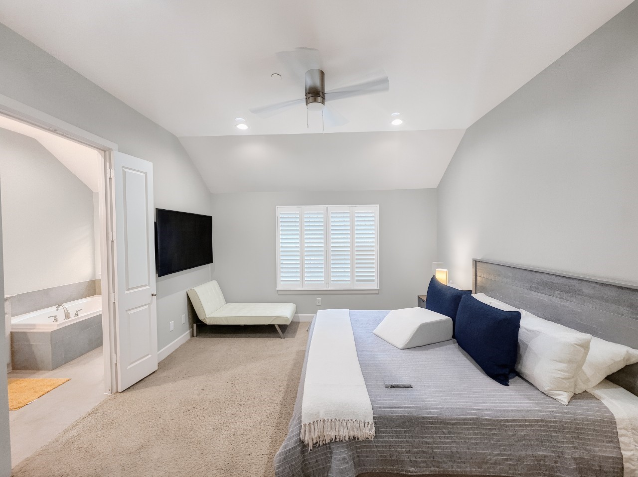 15850 Quorum Drive Addison TX 75001