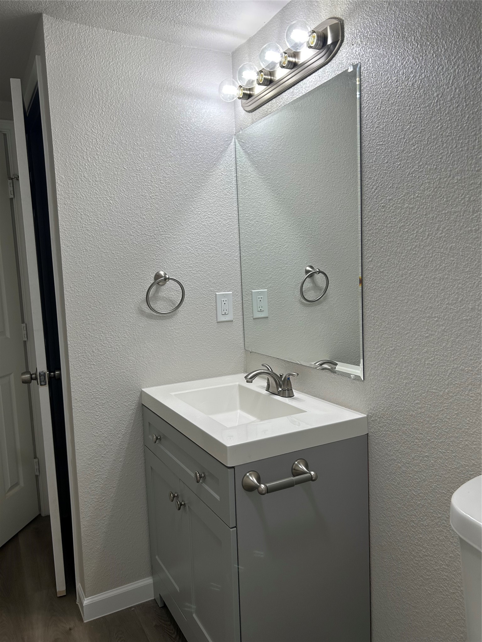 407 N Justin Avenue Dallas TX 75211