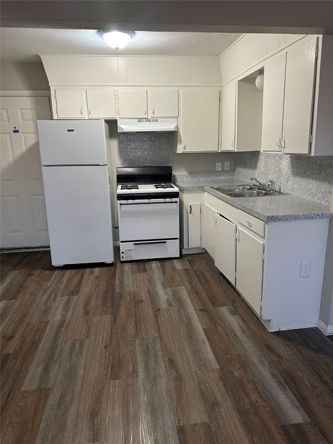2425 Parkside Irving TX 75061