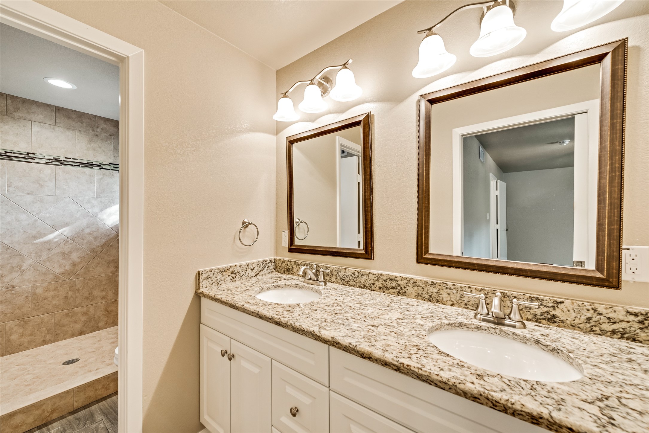 2817 Blackwood Drive Arlington TX 76013