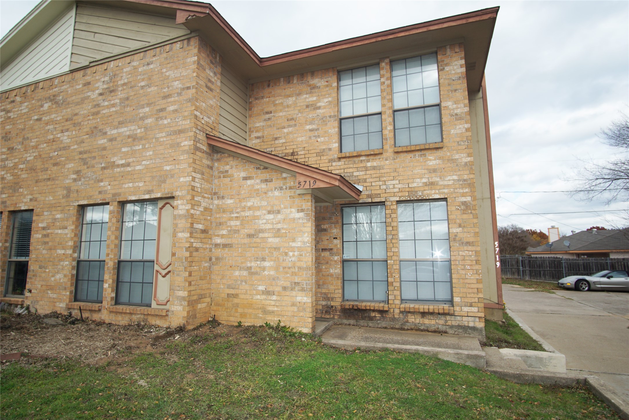 5719 Red Cactus Court Arlington TX 76017