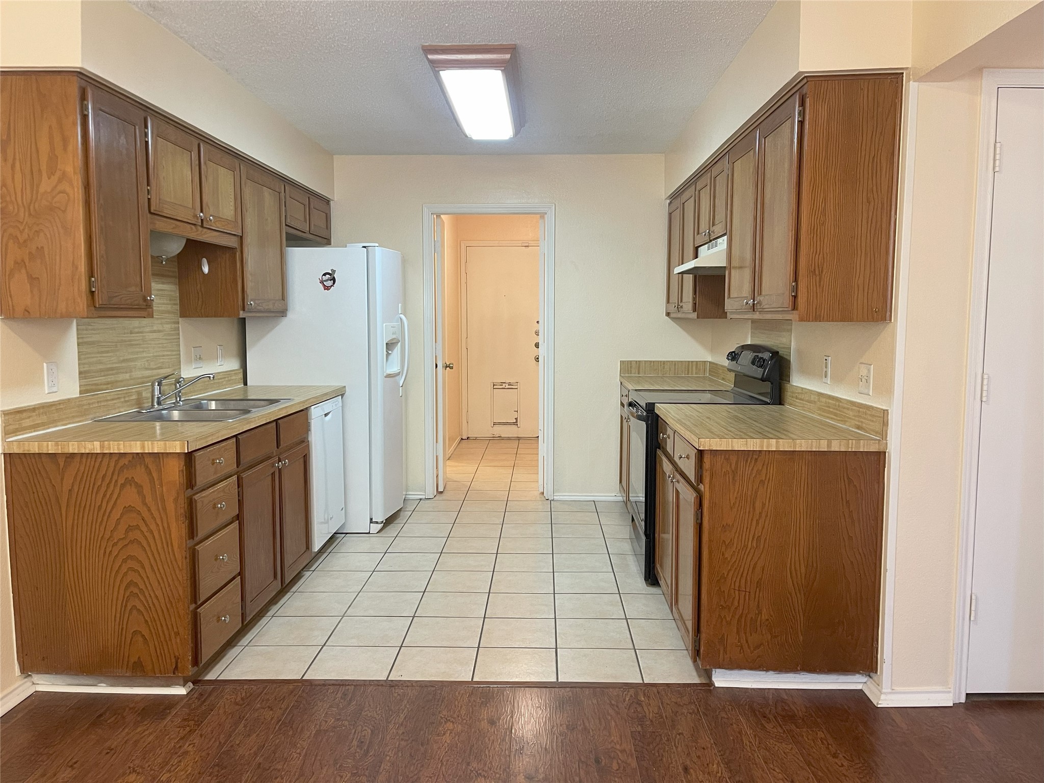 5719 Red Cactus Court Arlington TX 76017