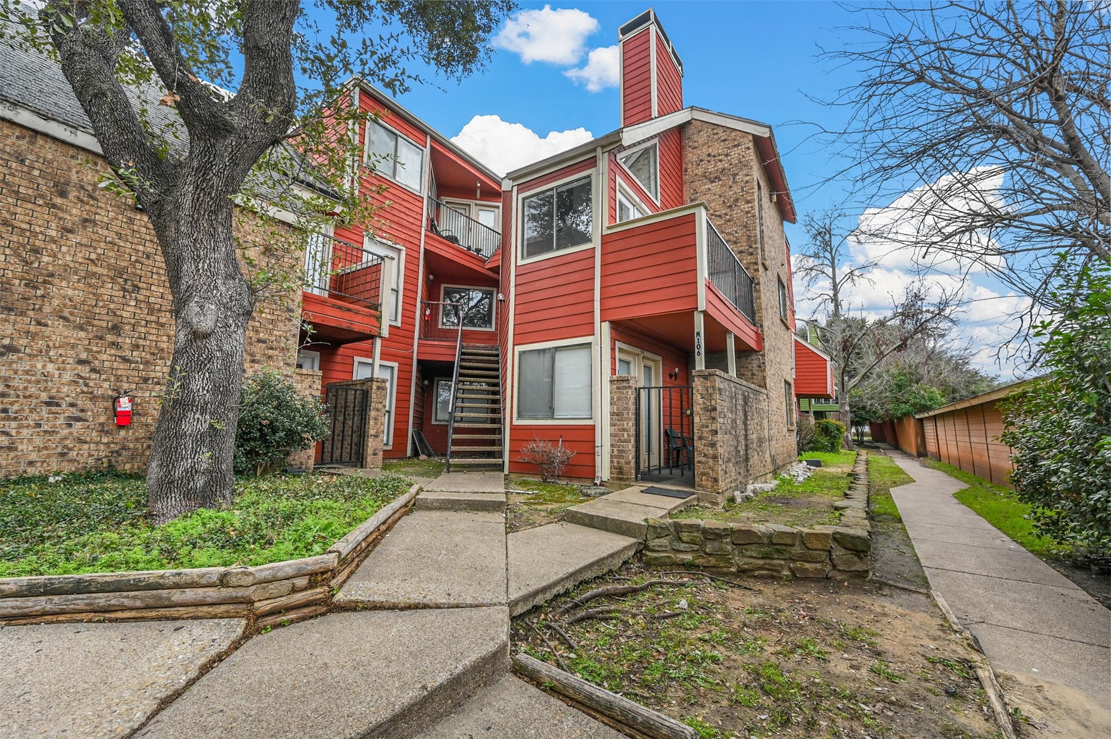 9825 Walnut Street Dallas TX 75243