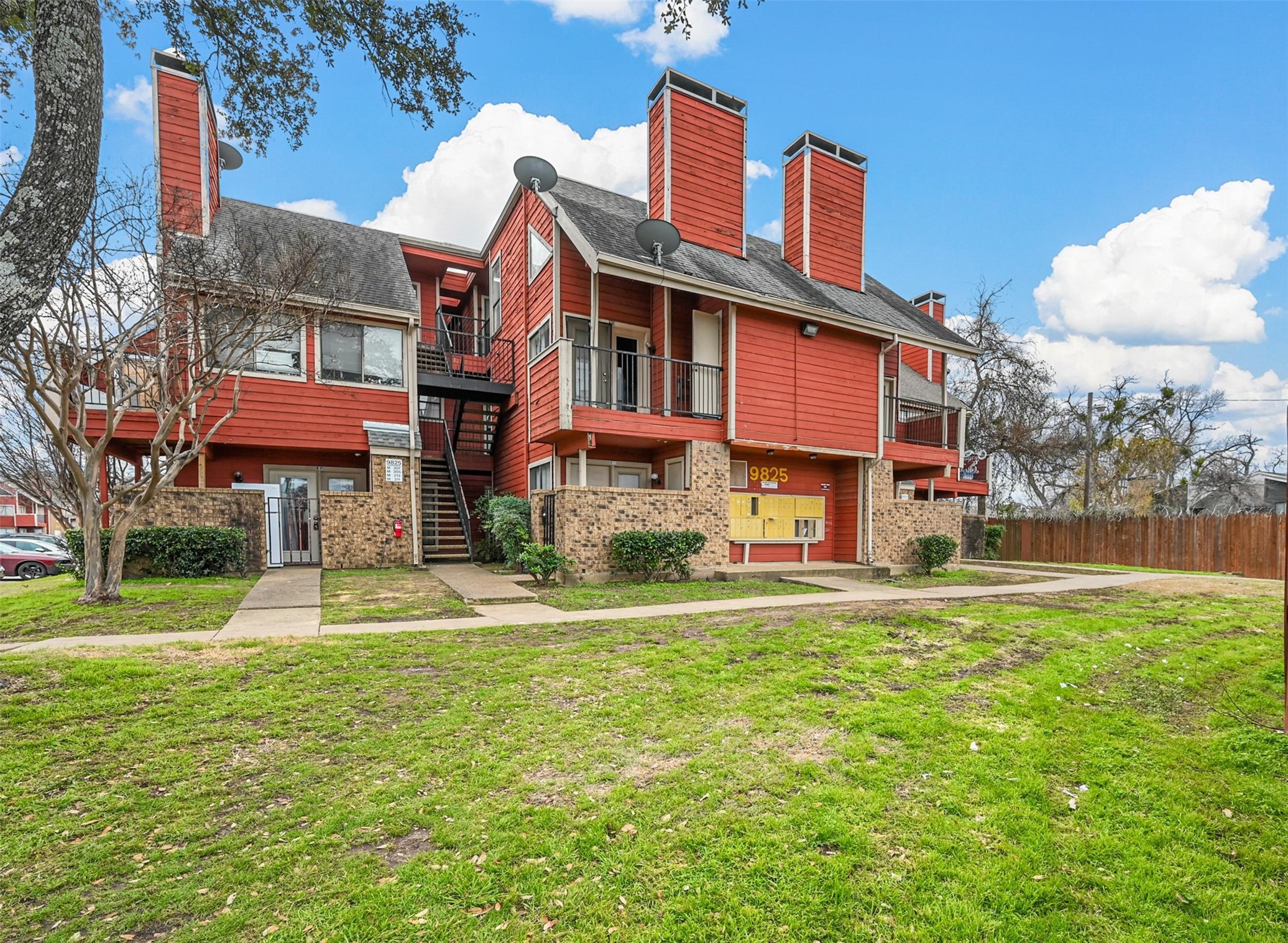 9825 Walnut Street Dallas TX 75243