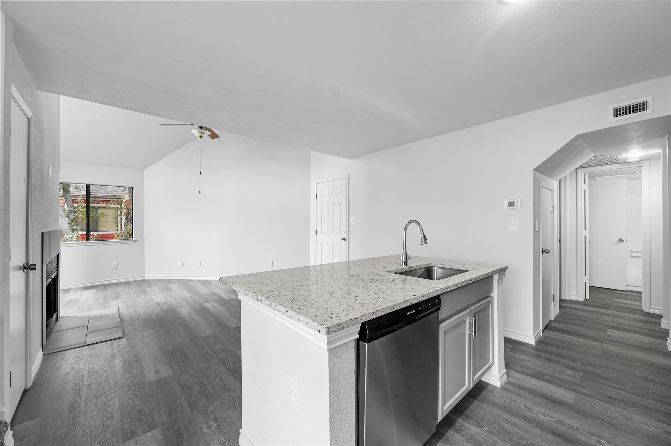9825 Walnut Street Dallas TX 75243