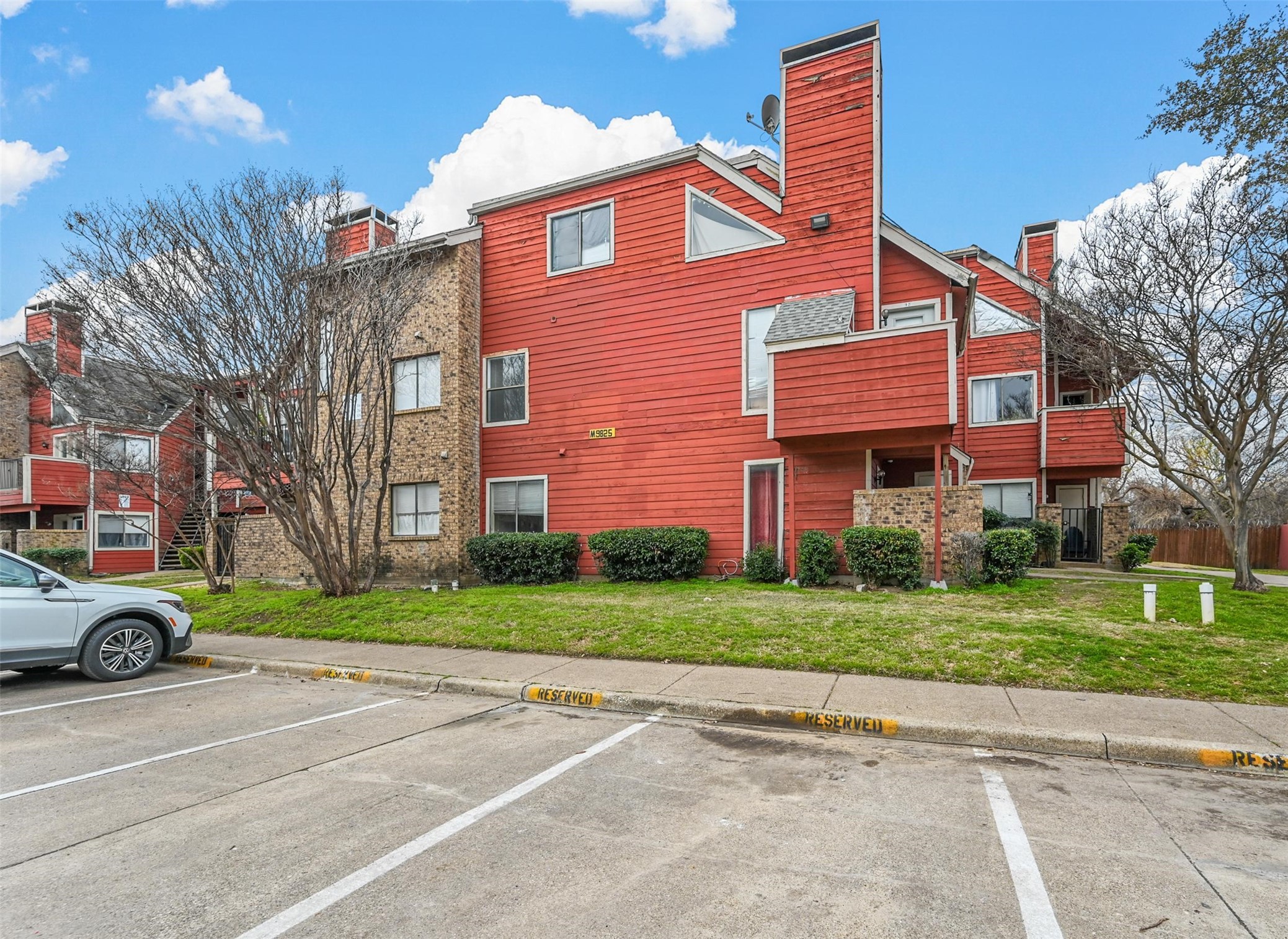 9825 Walnut Street Dallas TX 75243