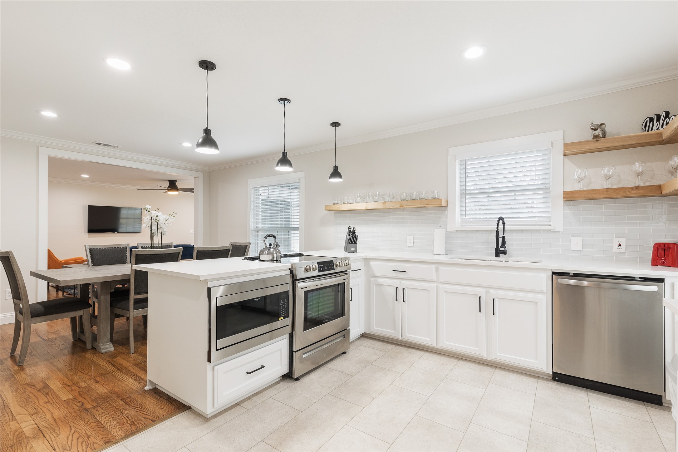4535 Calmont Avenue Fort Worth TX 76107