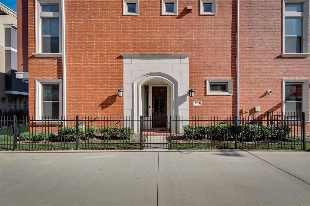 1310 Branchwood Place Dallas TX 75215