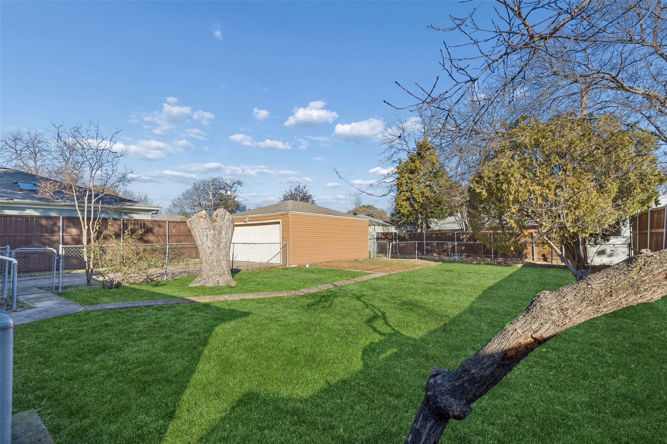6341 Sudbury Drive Dallas TX 75214