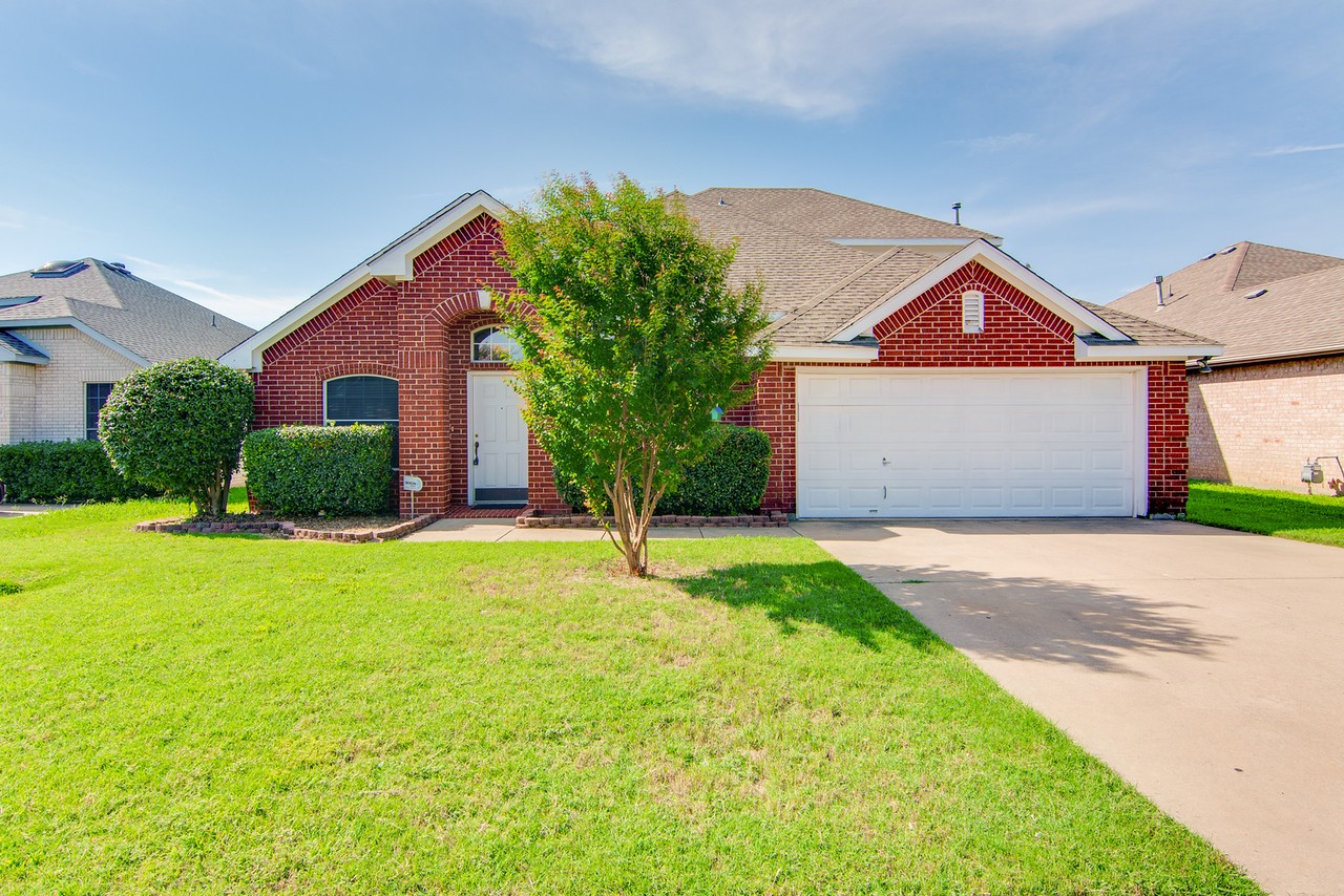 1133 Hillwood Drive Saginaw TX 76179
