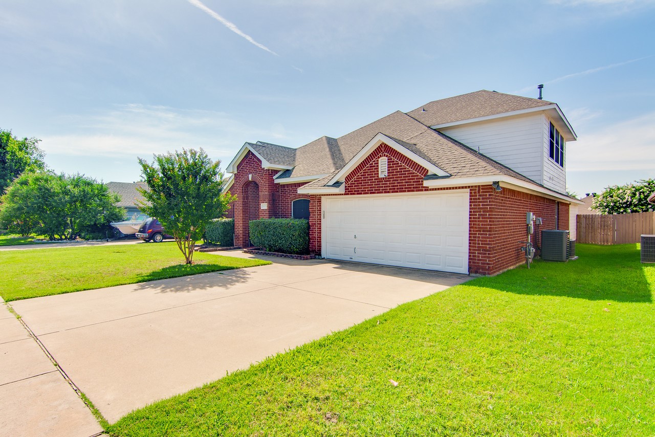 1133 Hillwood Drive Saginaw TX 76179