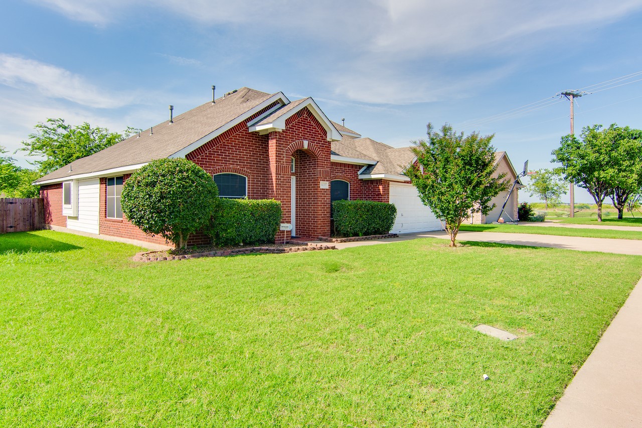 1133 Hillwood Drive Saginaw TX 76179