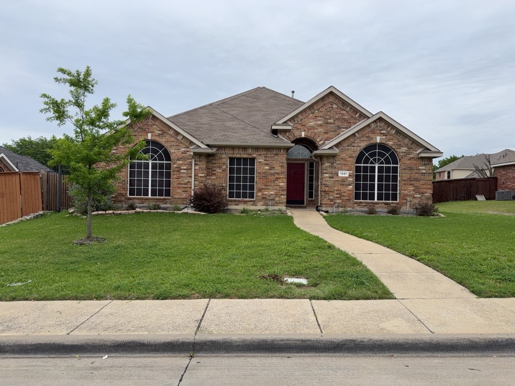 1541 Mountain Laurel Lane Desoto TX 75115