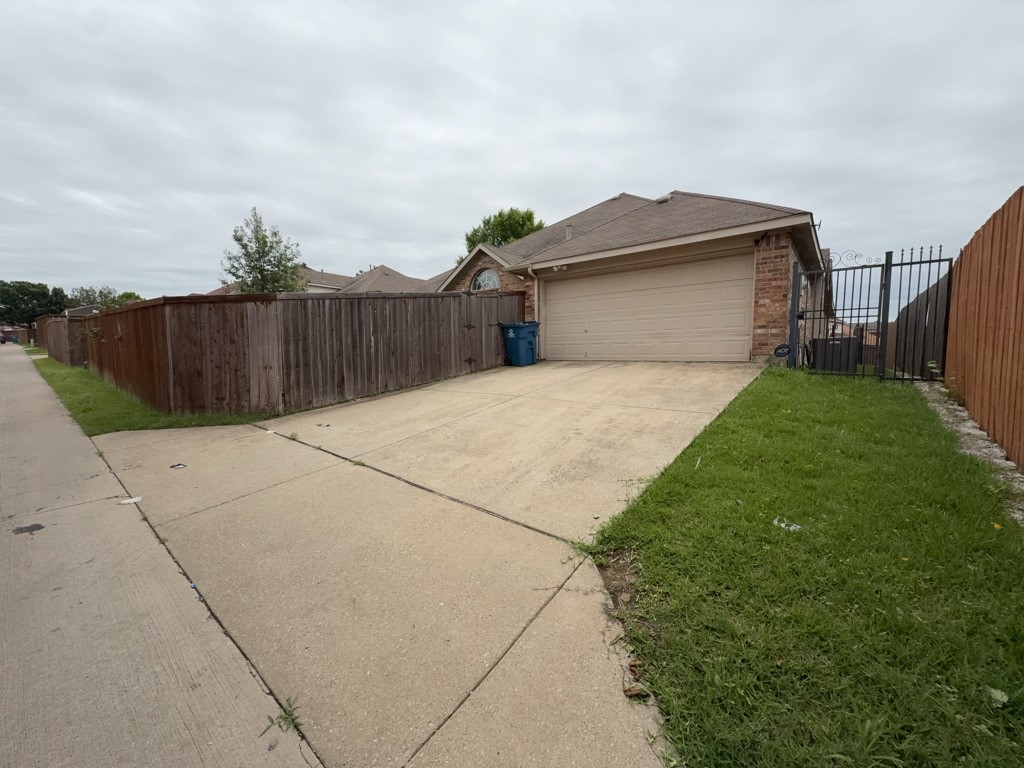 1541 Mountain Laurel Lane Desoto TX 75115