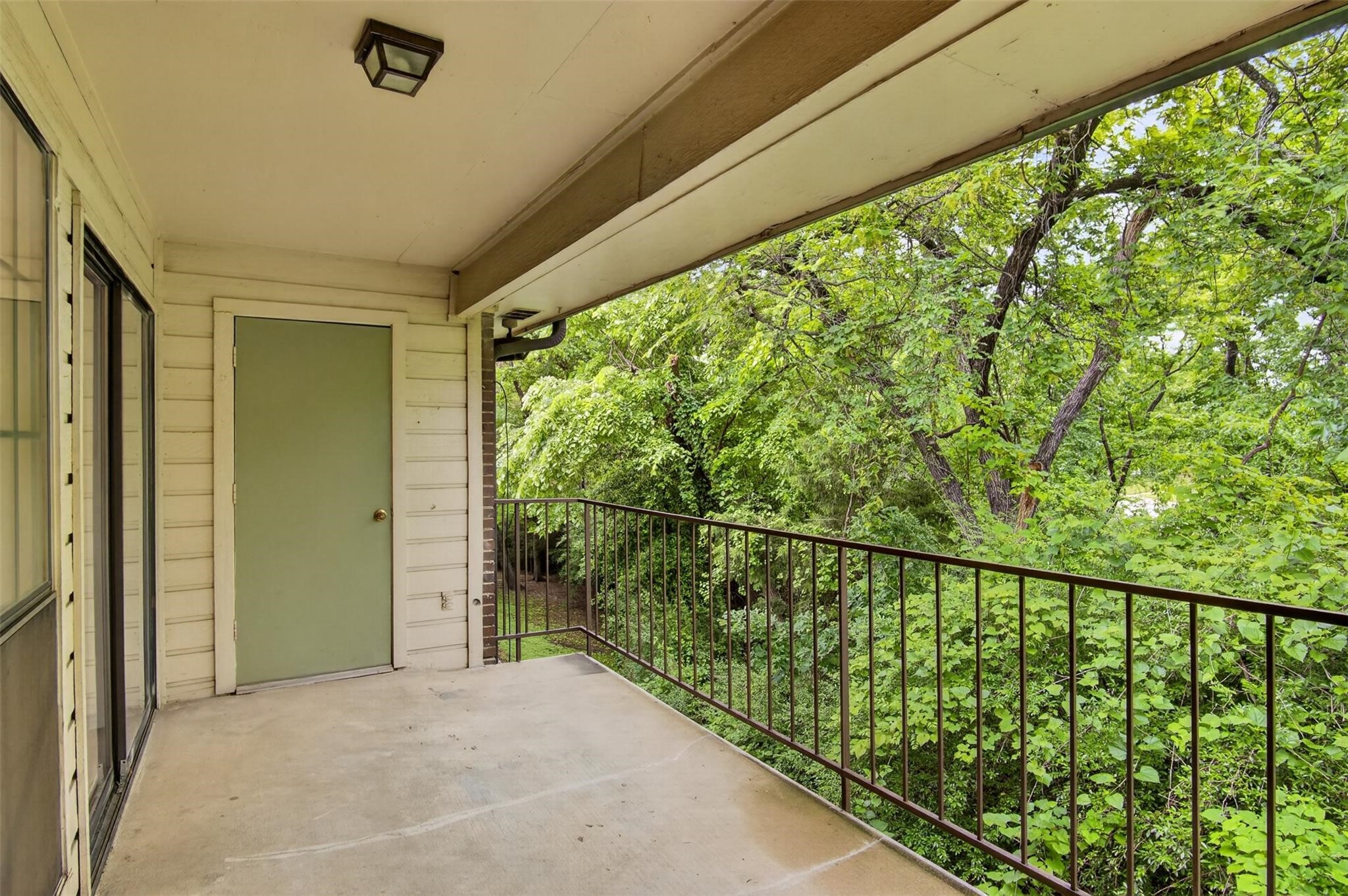2505 Wedglea Drive Dallas TX 75211