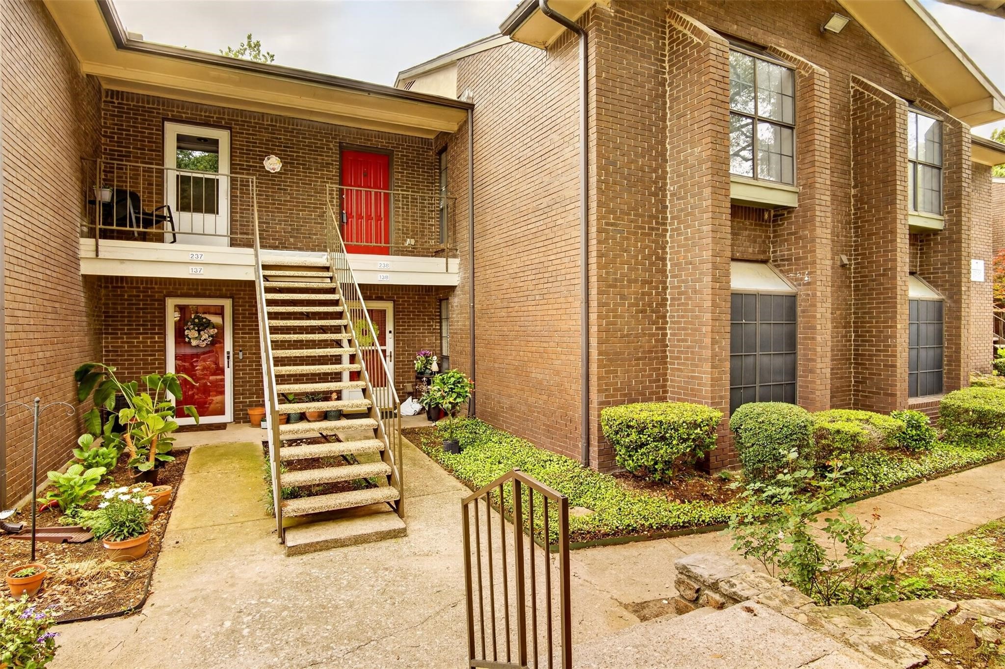 2505 Wedglea Drive Dallas TX 75211