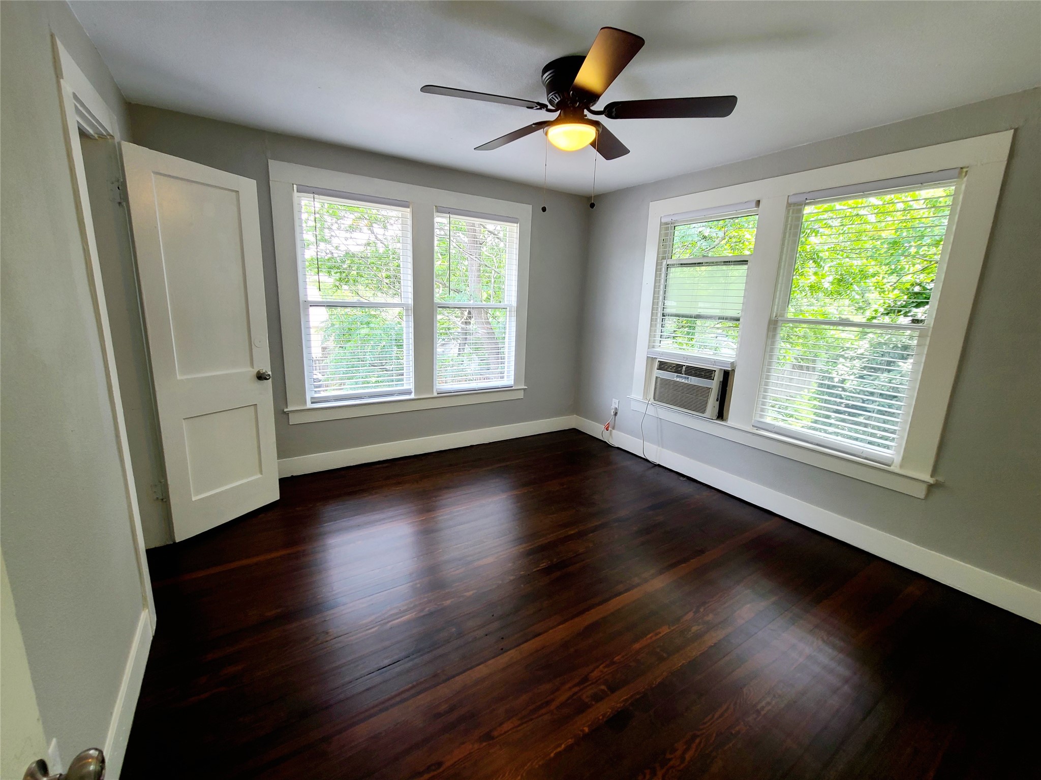 5734 Worth Street Dallas TX 75214