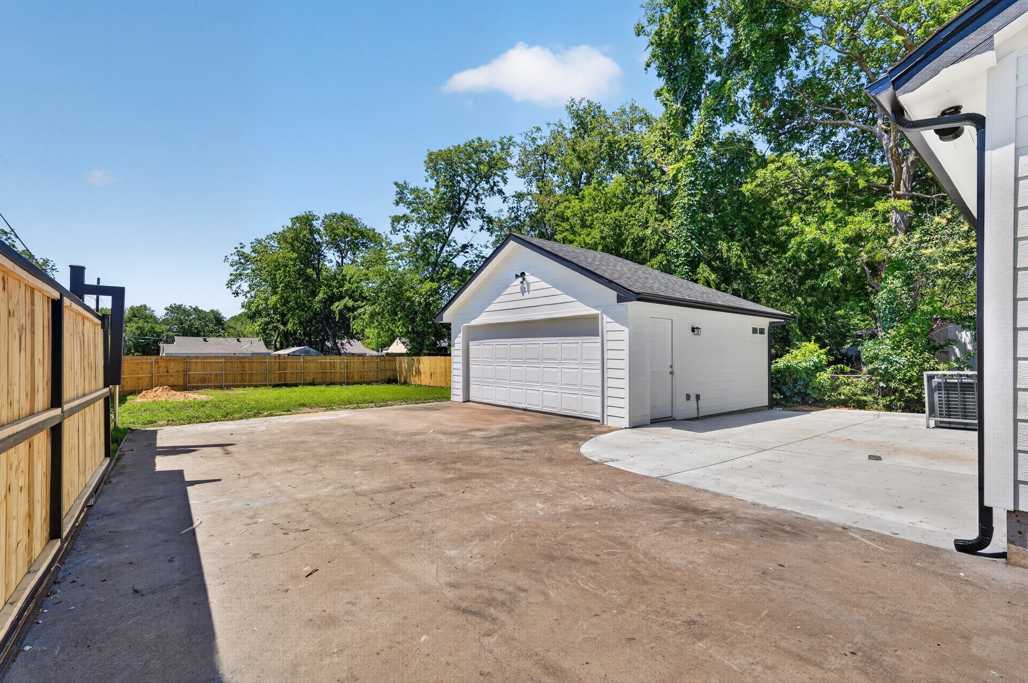 4002 Falls Drive Dallas TX 75211