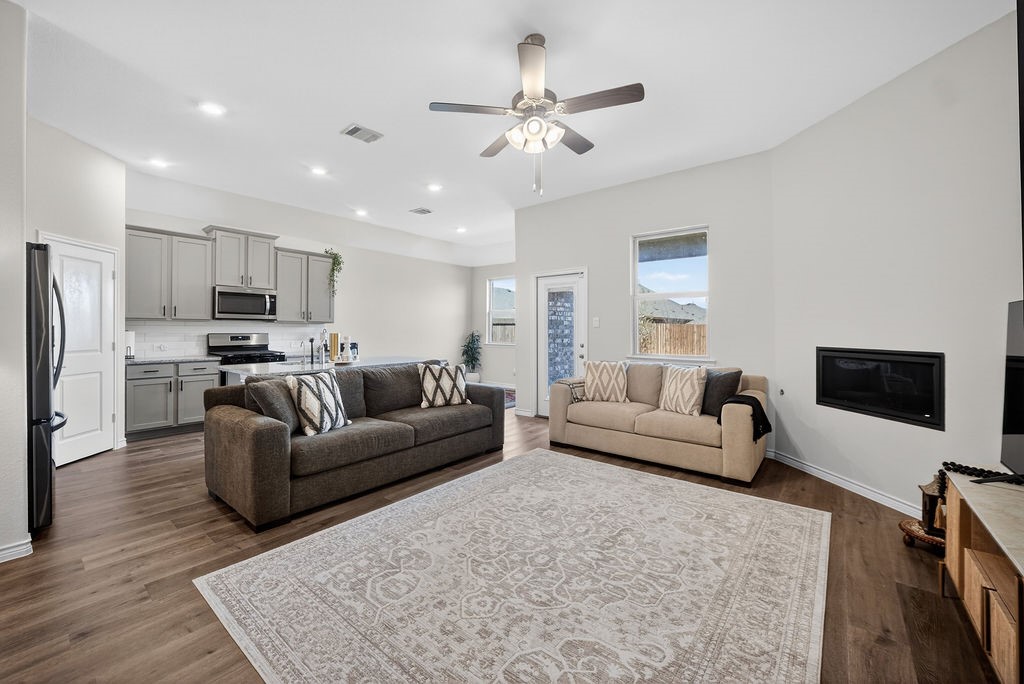10601 Autumn Leaves Lane Aubrey TX 76227